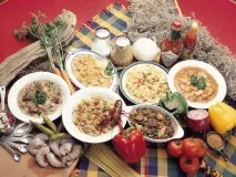 Кухня Франції - Традиційні французькі страви Жабині лапки, фондю, рататуй, трюфелі, цибуля франції