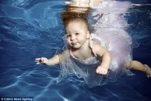 Малюки під водою - НОВИНИ У ФОТОГРАФІЯХ водою