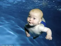 Малюки під водою - НОВИНИ У ФОТОГРАФІЯХ новини