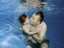 Малюки під водою - НОВИНИ У ФОТОГРАФІЯХ малюки