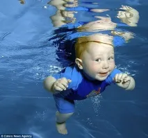 Малюки під водою - НОВИНИ У ФОТОГРАФІЯХ водою