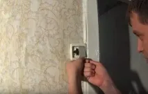 Як підібрати та встановити накладку для захисту шпалер під вимикач підібрати