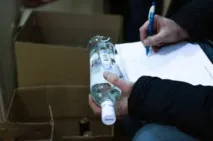 Покарання за нелегальний обіг алкоголю та підробку акцизних марок серйозно посилюється. алкоголю