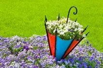 Оригінальні клумби - унікальні композиції зі старих та непотрібних речей унікальні