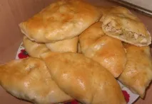 Пиріжки з картоплею, грибами та куркою куркою