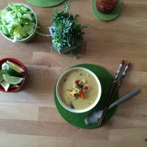 Різнокольорові тайські каррі-пасти, sofalikes glutenfree каррі