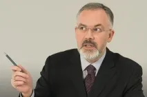 Табачника побили букетом хризантем табачника