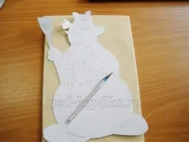 Вирізання з паперу Сніговика багато