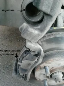 Заміна передніх гальмівних колодок, прокачування гальм гальмівних