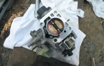 Чистимо дросельну заслінку на Тойота Калдіна AT211G 7A-FE чистимо