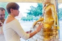 Буддійська весільна церемонія у храмі в Паттайї храмі