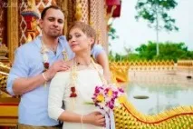 Буддійська весільна церемонія у храмі в Паттайї церемонії