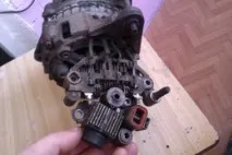 Як прикурити автомобіль, якщо не заводиться батареї