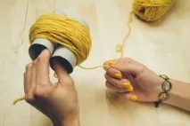 Як зробити помпони з пряжі, ниток та хутра на шапку своїми руками з відео хутра