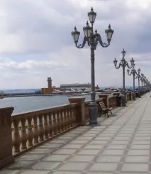 біля