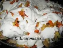 Карась запечений у духовці з овочами. духовці