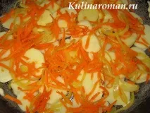 Карась запечений у духовці з овочами. запечений