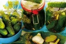 Мариновані огірки з приправами - Рецепти кулінарії огірки
