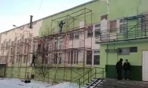 Мокрий фасад взимку за якої температури монтувати, чи можна в зиму залишати незакінчений фасад