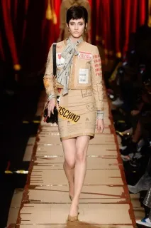 Сміттєвий шик від Moschino італійська мода пропонує восени 2017 нарядитися в мотлох італійська