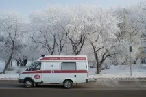 На Камчатці водій перегородила шлях швидкої, що їхала до вмираючого пацієнта Суспільство Україна перегородила