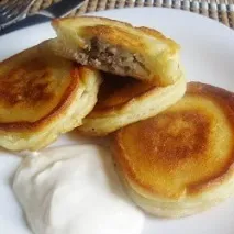 Оладки з м’ясною начинкою ясною