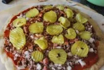 Піца з беконом та солоними огірками - покроковий рецепт з фото огірками