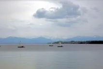 Пляж на Штарнберзькому озері у Тутцінгу пляж