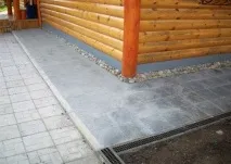 Плитка довкола будинку будинку