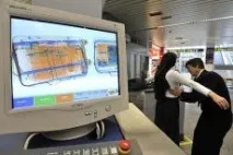 Під час перевірки співробітники аеропорту - Толмачево - не побачили макет бомби у багажі макет