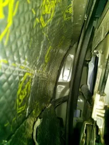 Шумоізоляція передніх дверей його