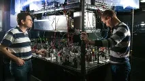 Створено органічні кристали для гнучких екранів та лазерів органічні