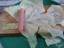 Сосиски в капустяному листі. капустяному