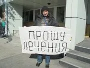 Вбитий горем батько звинувачує бурятських лікарів у смерті своєї дочки горем