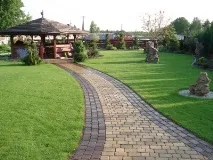 Тротуарна плитка – найкраще покриття доріжок на дачі, біля будинку найкраще