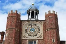 Палац Хемптон Корт (Hampton Court) – найвідоміший лабіринт court