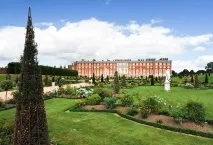 Палац Хемптон Корт (Hampton Court) – найвідоміший лабіринт корт