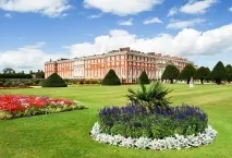 Палац Хемптон Корт (Hampton Court) – найвідоміший лабіринт корт