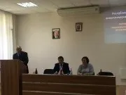 спостерігається