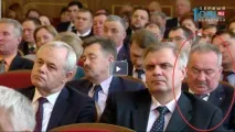 дихає