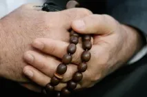 Цей атрибут єпрактично в кожній релігії, за винятком деяких гілок християнства, і в винятком