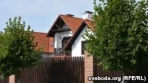 Білорусь. Будинок, в якому мешкає Марат Бакієв будинок