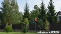 Білорусь. Будинок, в якому мешкає Марат Бакієв будинок