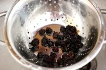 Рецепт Туніський солодкий кус-кус із курагою та сушеною вишнею (Масфуф) у домашніх умовах. туніський
