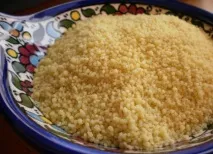 Рецепт Туніський солодкий кус-кус із курагою та сушеною вишнею (Масфуф) у домашніх умовах. рецепт