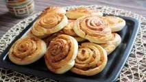Булочки з корицею, як приготувати, рецепт, тісто для булочок, випічка зцукром, пісні булочки, рецепт