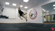 Елемент «метелик» (butterfly kick), Школа трикінгу (Владивосток) метелик