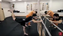 Елемент «метелик» (butterfly kick), Школа трикінгу (Владивосток) метелик