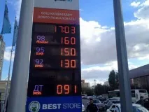 З великих мереж АЗС КазМунайГазу підняли ціни на бензин першими. бензин