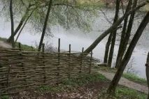 Як зробити дерев’яний паркан своїми руками, установка огорожі з гілок дерев. паркан